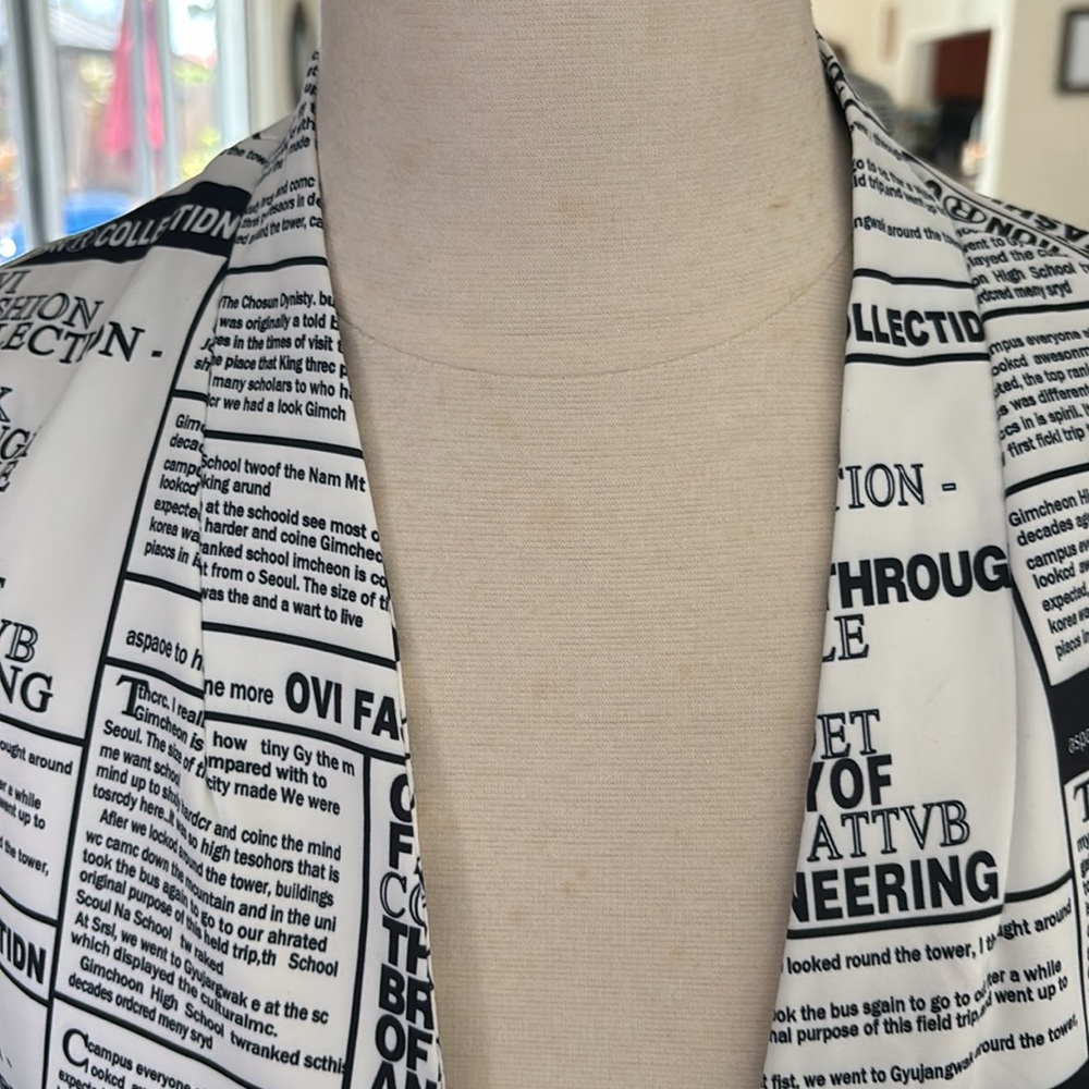 OVI Women’s fitted newspaper print Jacket Size  Large - Picture 2 of 9